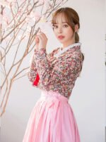 Moderní oblek Hanbok - růžový květovaný top a růžová sukně