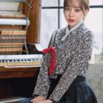 Moderní oblek Hanbok - černý květovaný top a černá sukně