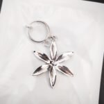 BTS V Flower Earring - Obrázek 2