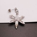 BTS V Flower Earring - Obrázek 3